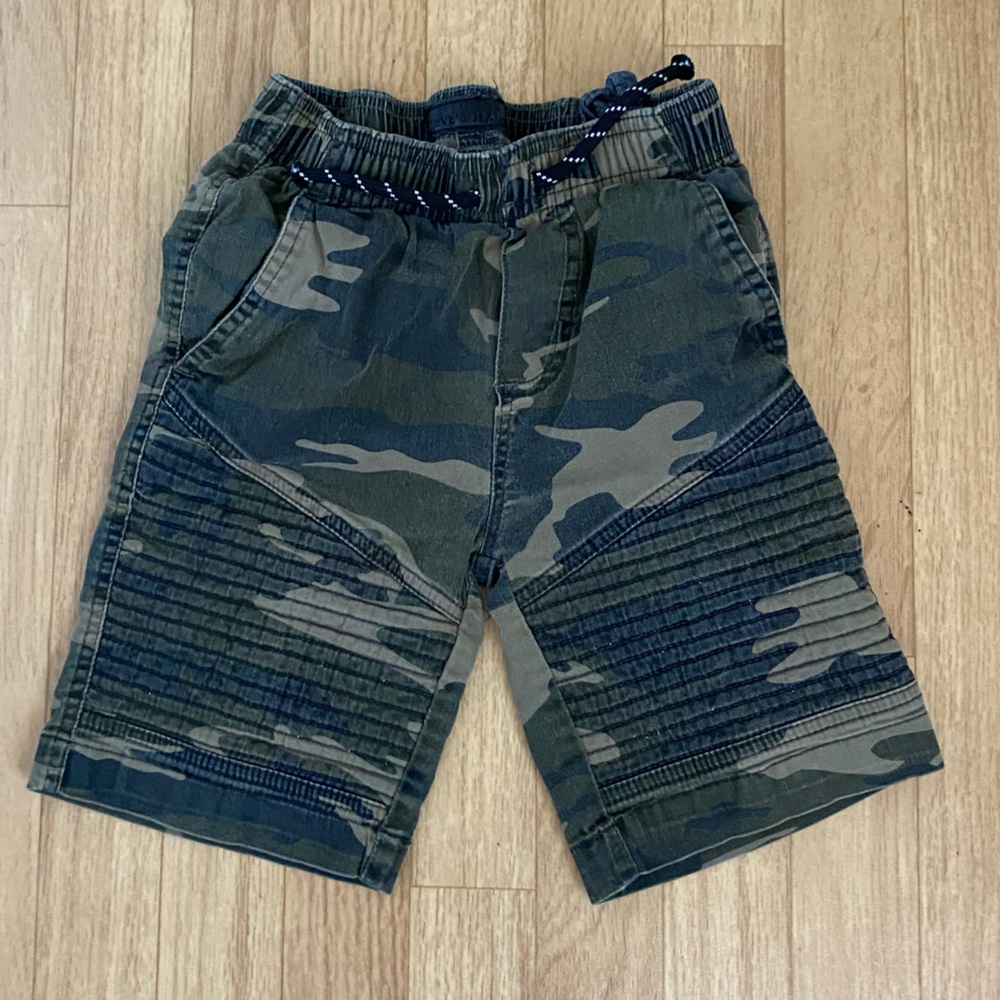 STEVE’S JEANS Boys Camouflage Shorts Size 8